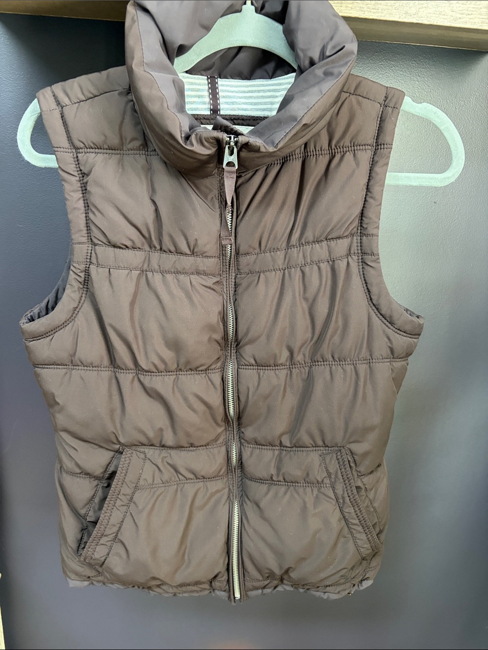 American Eagle Outfitters Brown Quilted Puffer Vest!! EUC 🤎